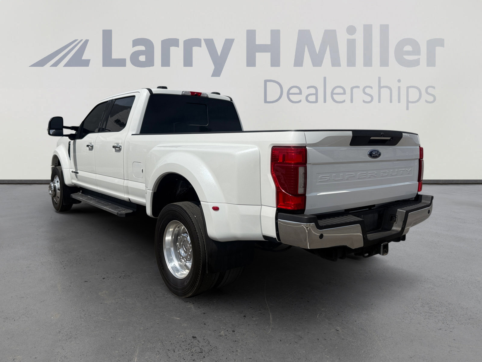 Certified 2021 Ford F450 Lariat w/ Lariat Ultimate Package image 3