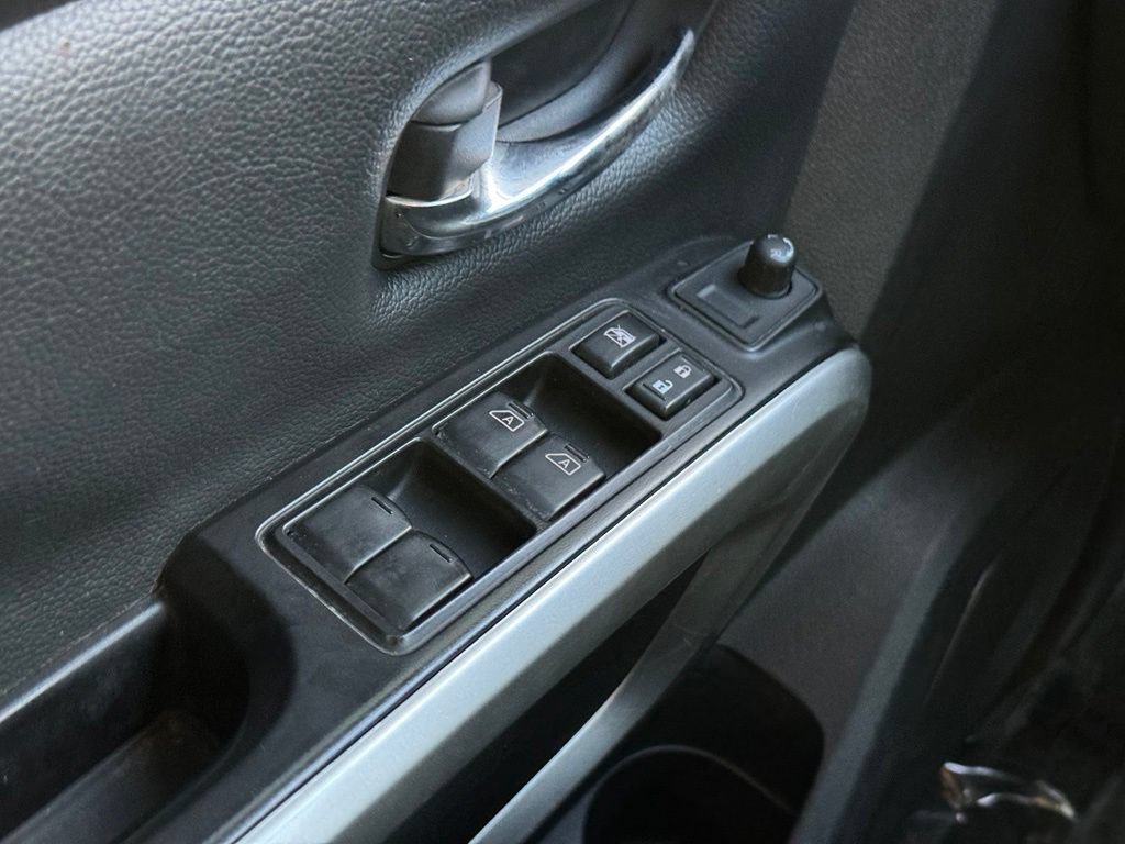 Used 2018 Nissan Titan SV AWD/4WD image 31