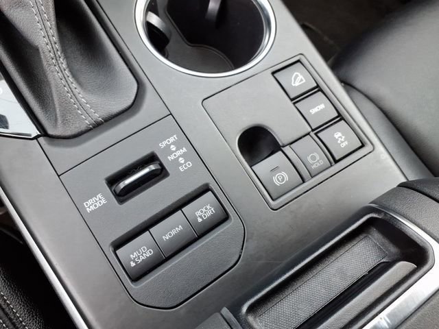 Used 2023 Toyota Highlander LE image 28