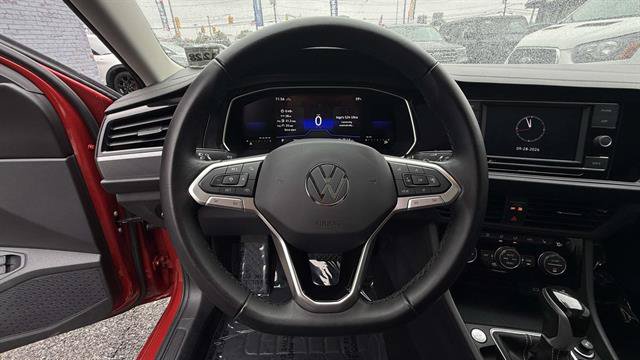 Used 2023 Volkswagen Jetta SE FWD image 17