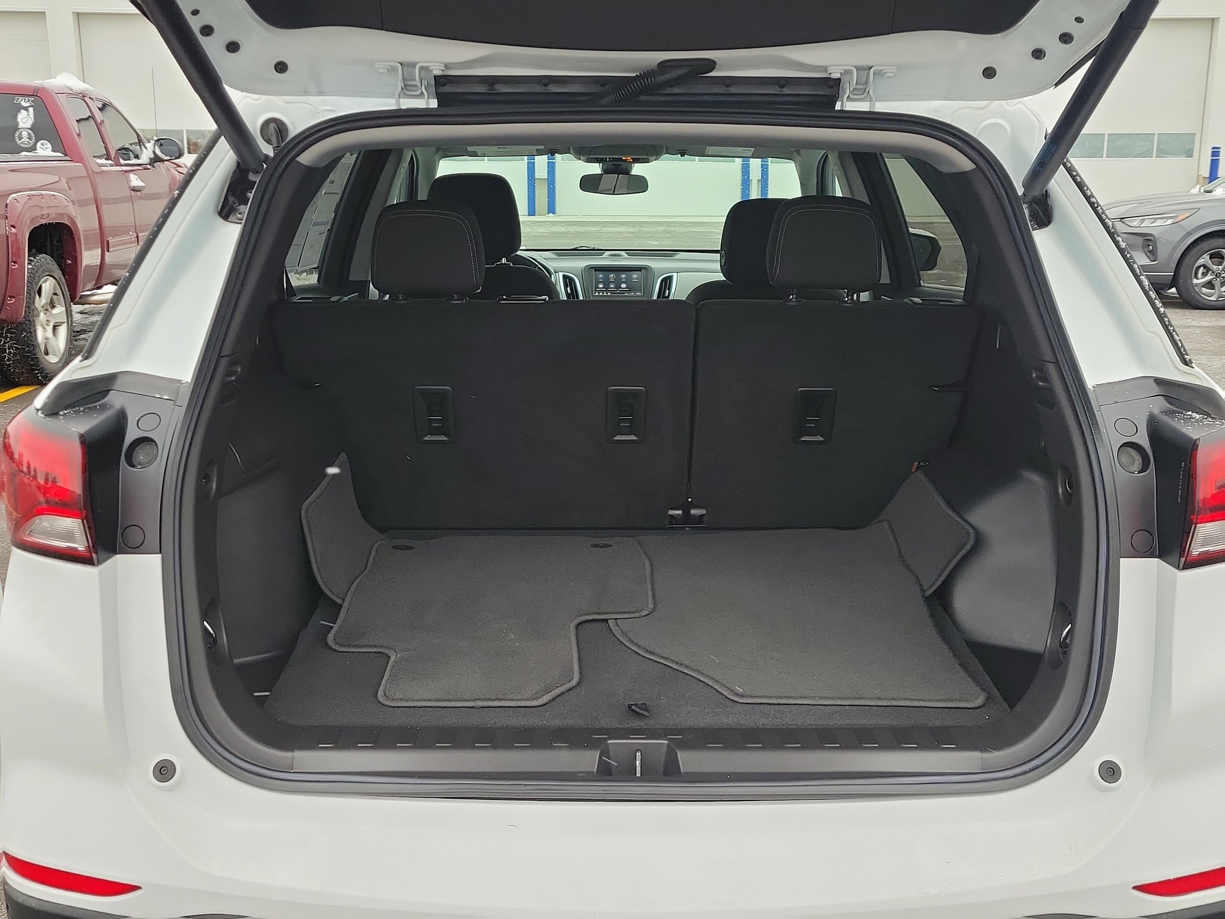 Used 2022 Chevrolet Equinox LT FWD image 2