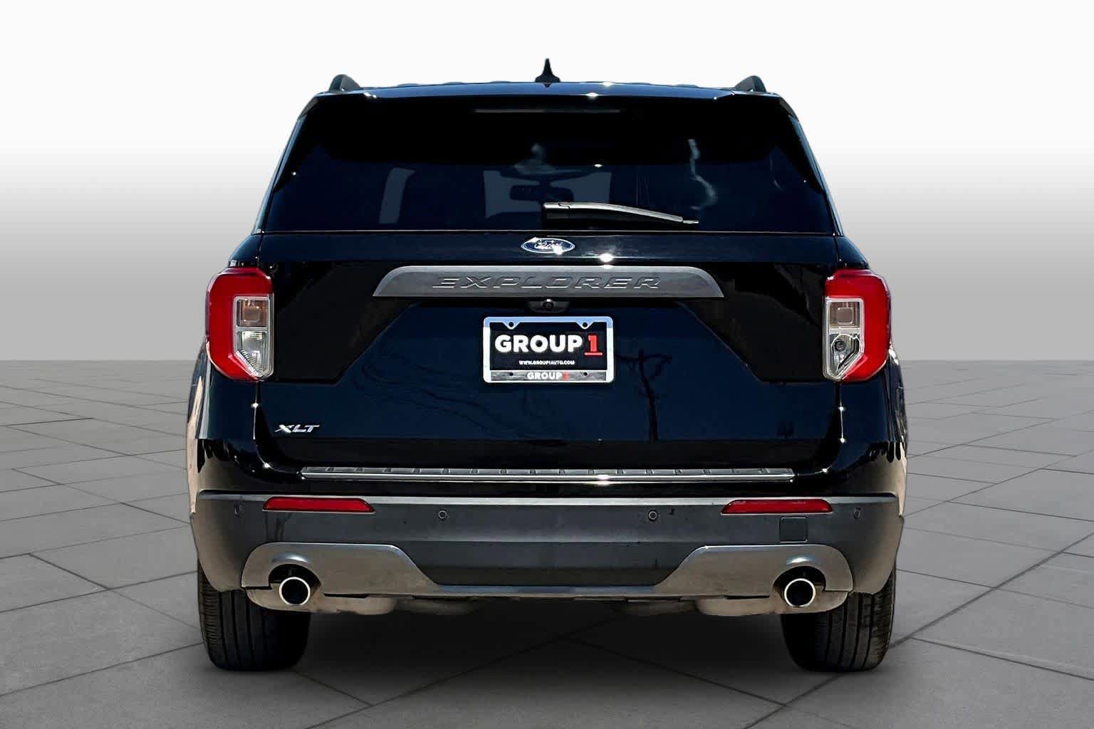 Certified 2022 Ford Explorer XLT w/ Equipment Group 202A RWD image 5