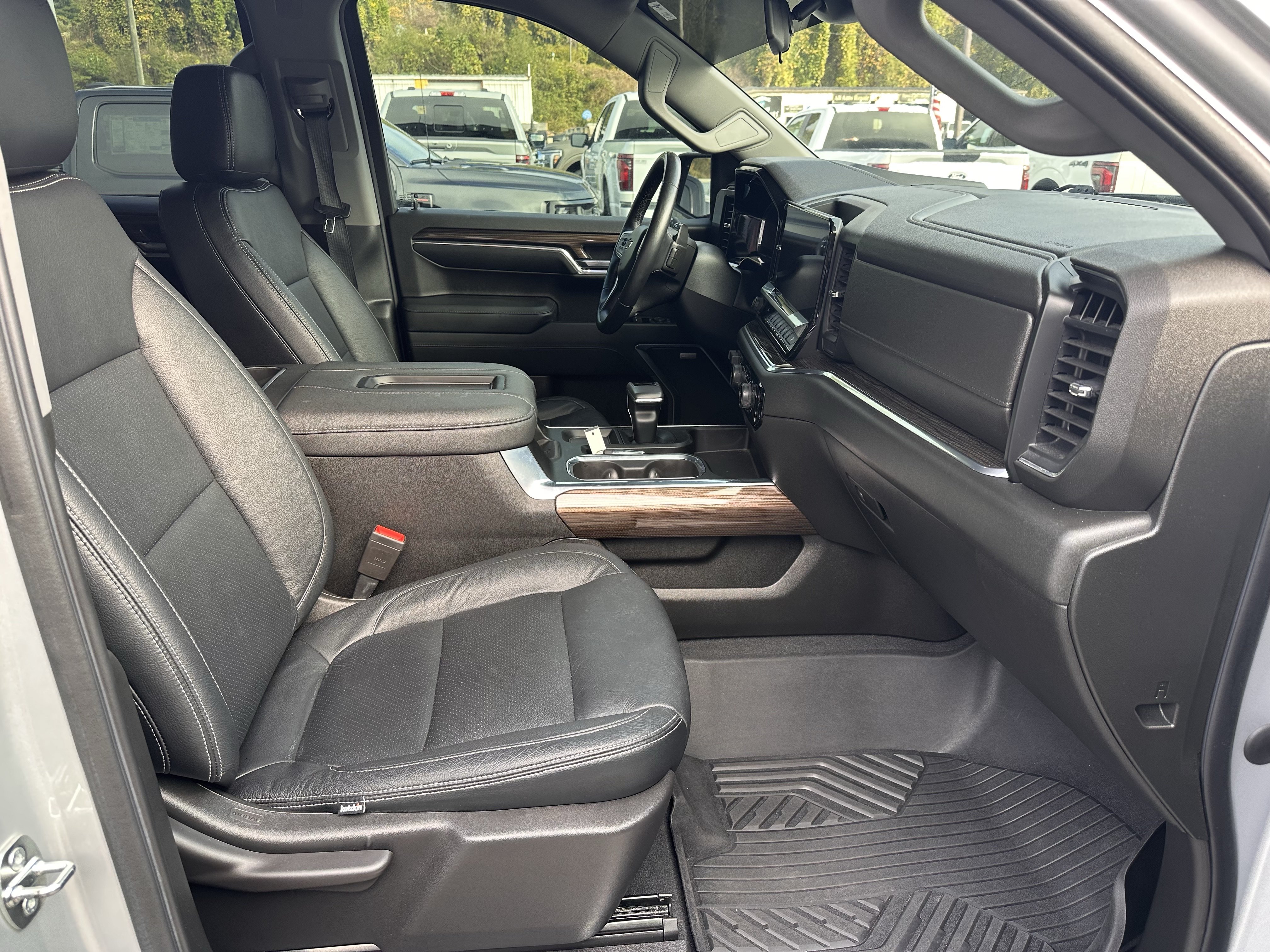 Used 2022 Chevrolet Silverado 1500 RST AWD/4WD image 16