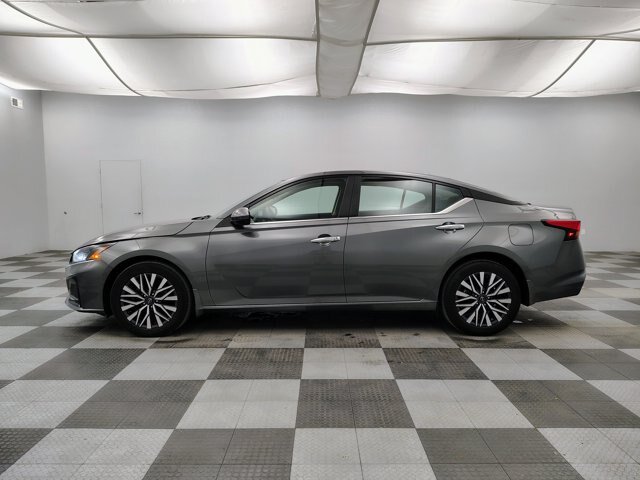 Used 2023 Nissan Altima 2.5 SV w/ SV Premium Package AWD/4WD image 8