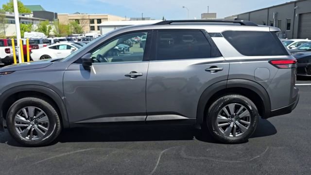 Used 2024 Nissan Pathfinder SV AWD/4WD image 6
