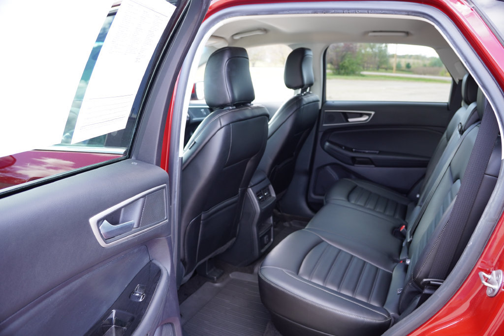Certified 2020 Ford Edge SEL w/ Cold Weather Package AWD/4WD image 17