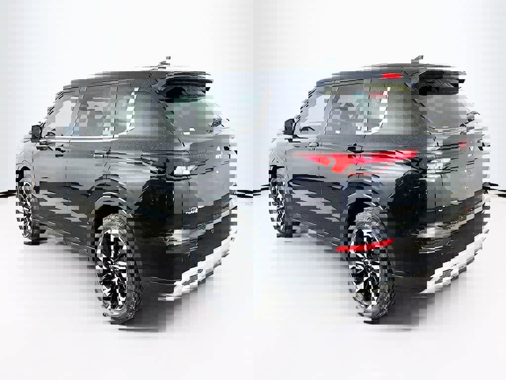 Used 2024 Mitsubishi Outlander SE image 4