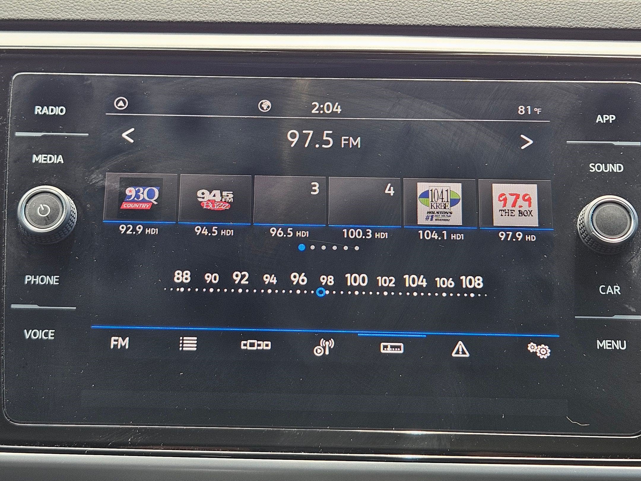 Used 2022 Volkswagen Atlas Cross Sport SE FWD image 24