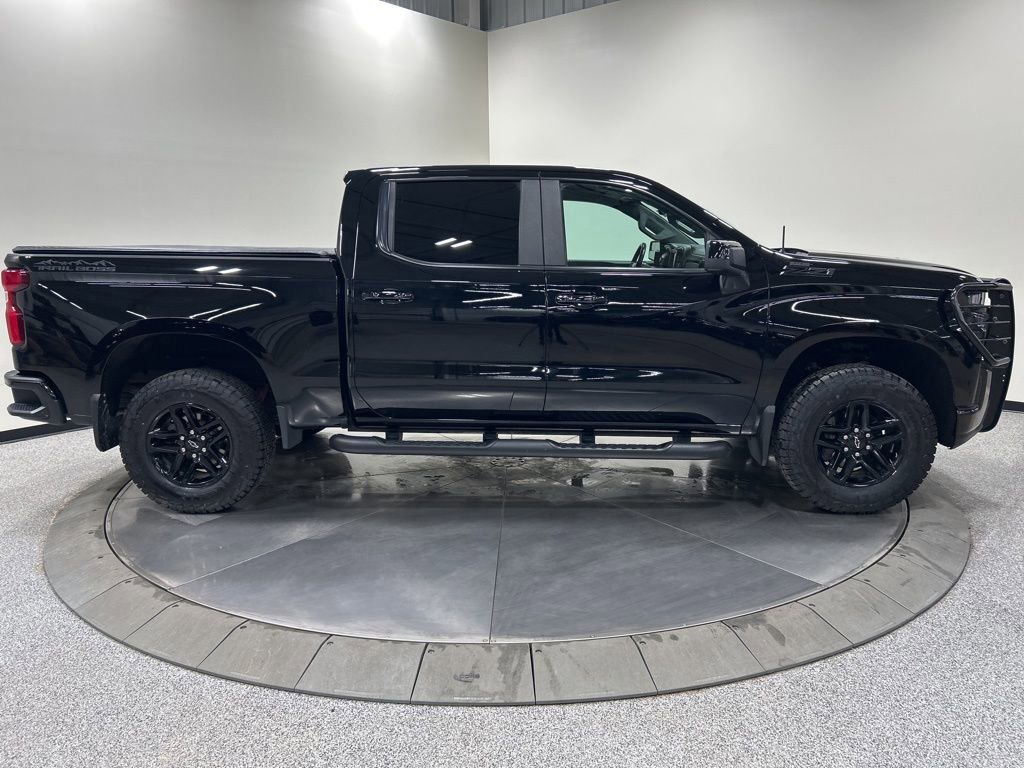 Used 2020 Chevrolet Silverado 1500 LT Trail Boss w/ Midnight Edition image 2
