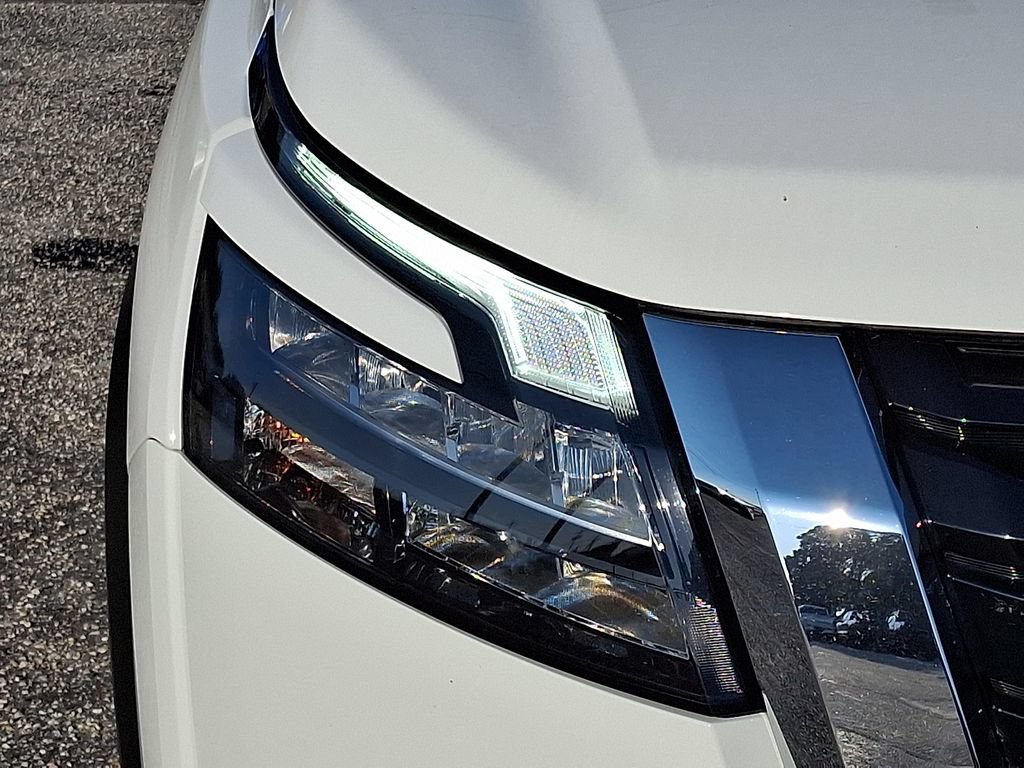 Used 2025 Nissan Pathfinder SV AWD/4WD image 8