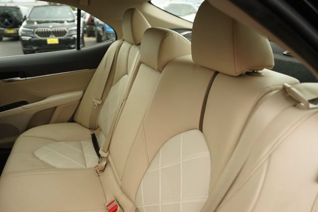 Used 2018 Toyota Camry XLE FWD image 14