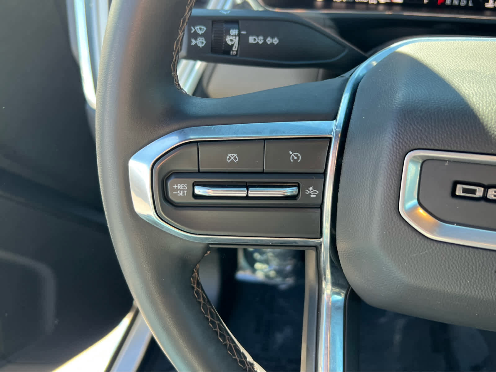 Used 2023 GMC Canyon Denali image 32