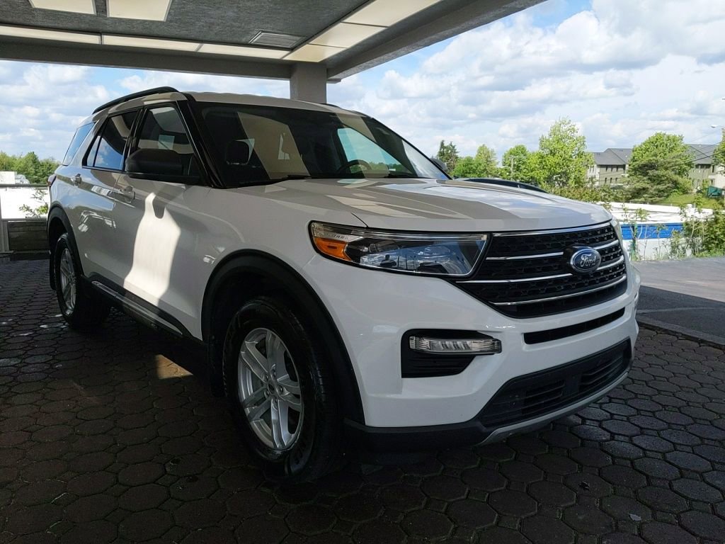 Certified 2022 Ford Explorer XLT w/ Equipment Group 202A AWD/4WD image 4