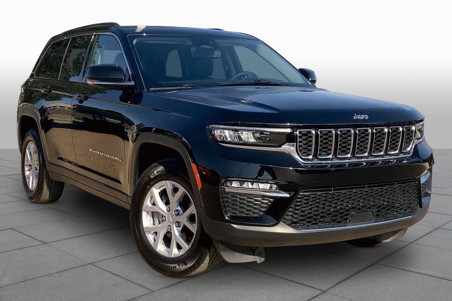 Used 2023 Jeep Grand Cherokee Limited AWD/4WD image 3