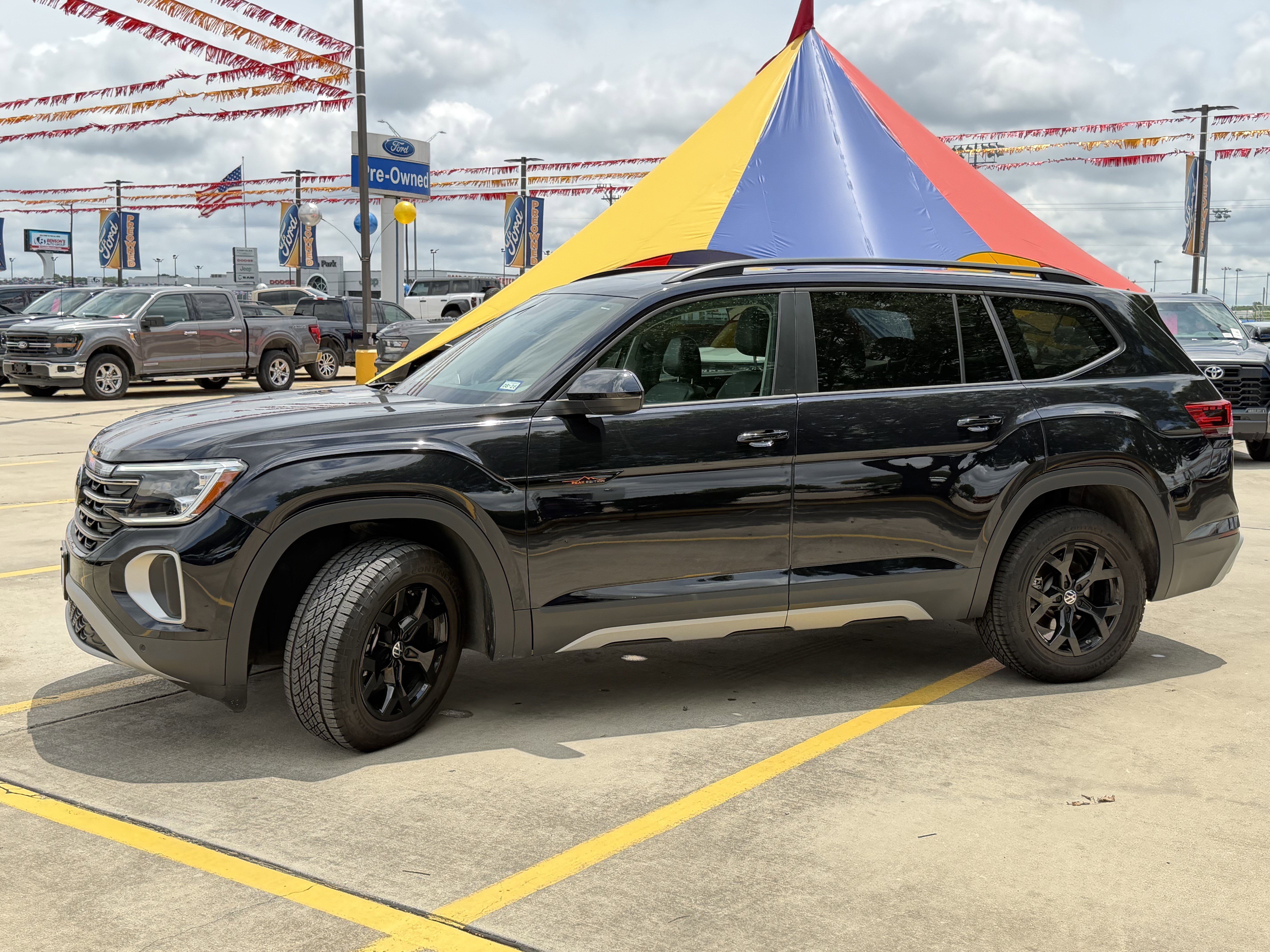 Used 2024 Volkswagen Atlas Peak Edition SE AWD/4WD image 10