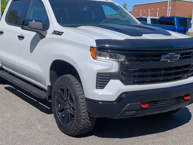 Used 2025 Chevrolet Silverado 1500 LT Trail Boss w/ Convenience Package II AWD/4WD image 9