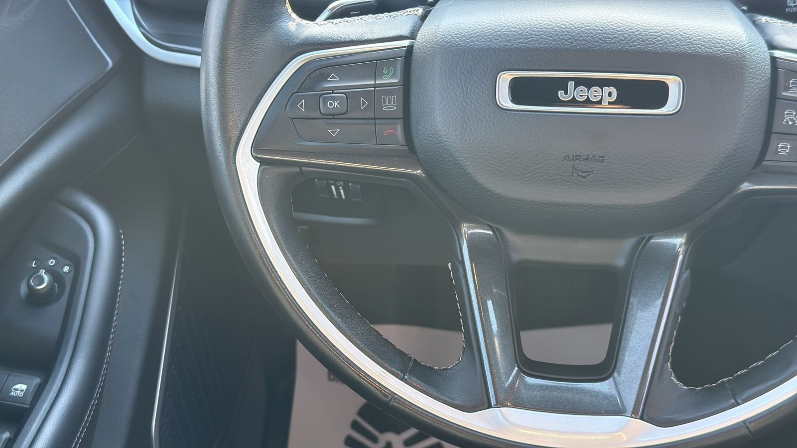 Used 2022 Jeep Grand Cherokee Altitude RWD image 16