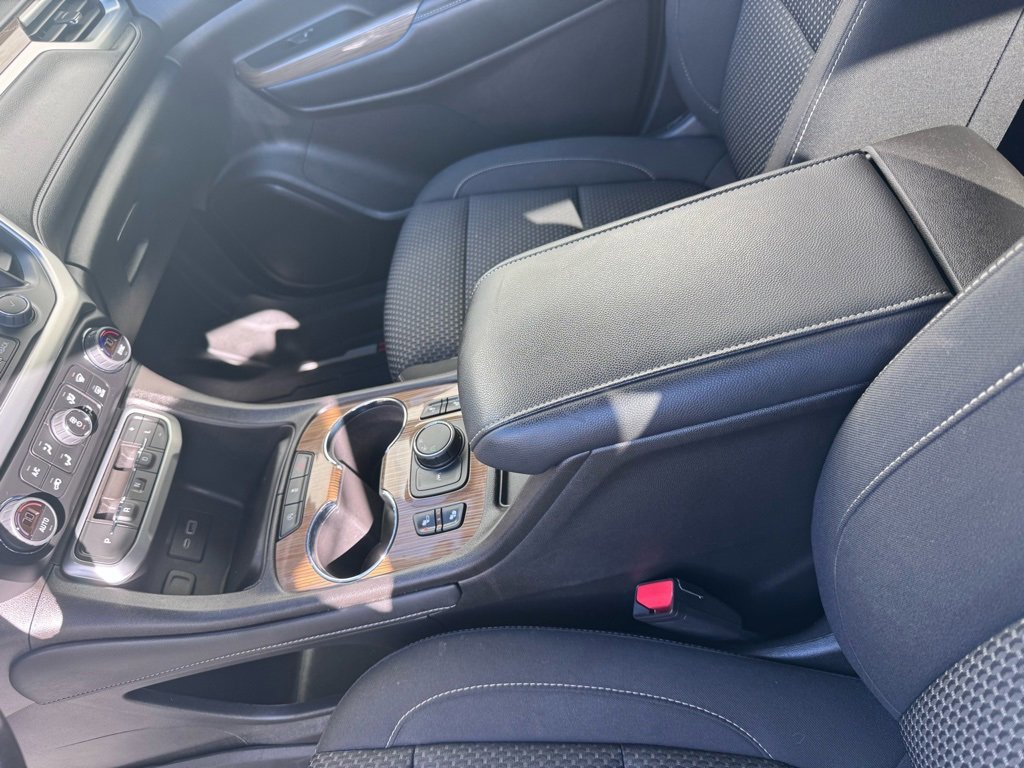 Used 2023 GMC Acadia SLE w/ Driver Convenience Package image 16