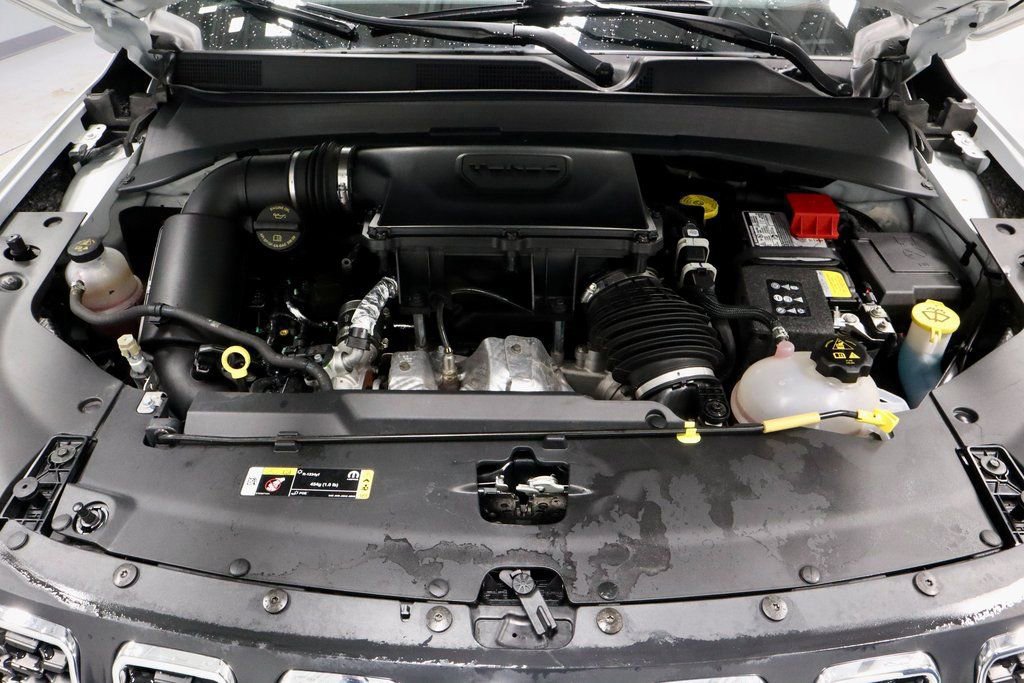 Used 2025 Jeep Compass Latitude image 16