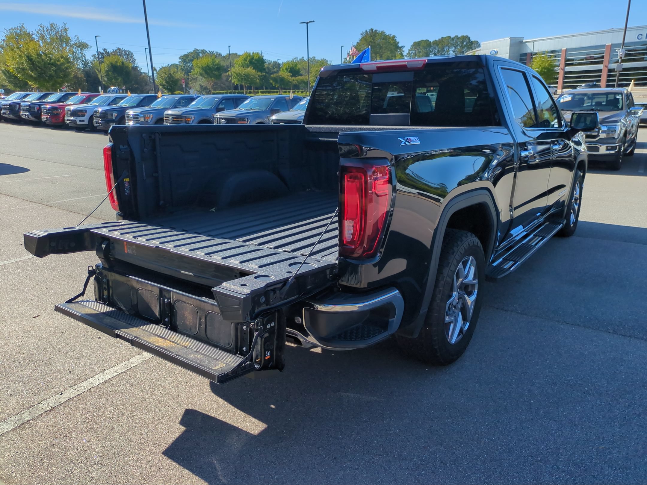 Used 2025 GMC Sierra 1500 SLT w/ SLT Premium Plus Package AWD/4WD image 42