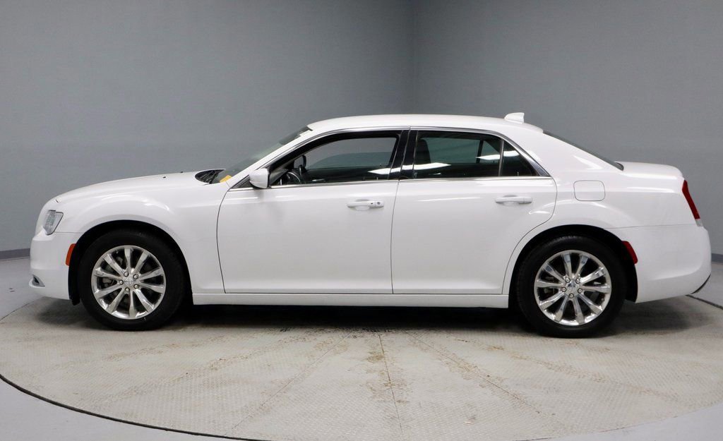 Used 2022 Chrysler 300 Touring image 2