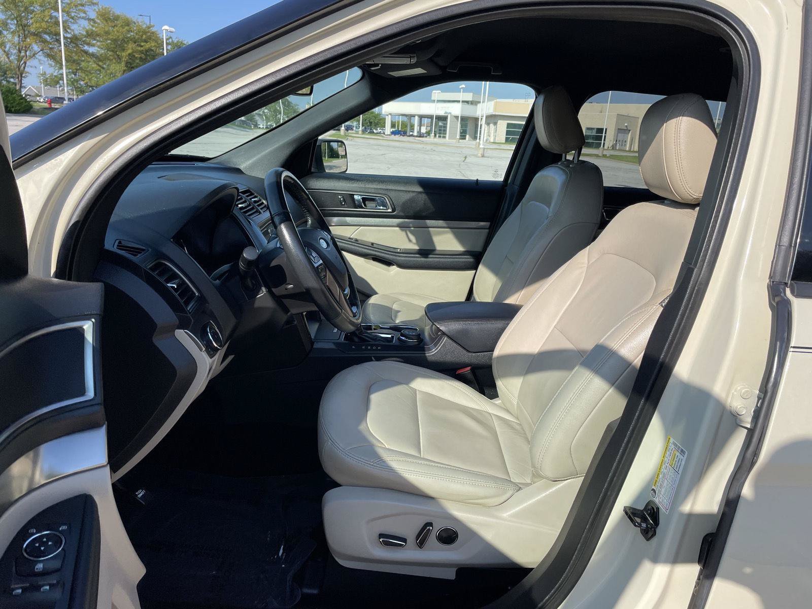 Certified 2018 Ford Explorer XLT w/ Equipment Group 202A AWD/4WD image 17