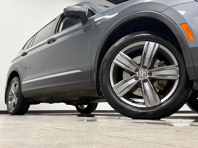 Used 2020 Volkswagen Tiguan SEL image 3