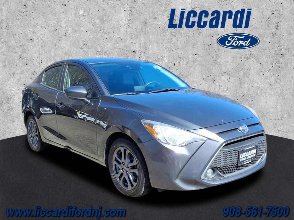Used 2019 Toyota Yaris LE image 1