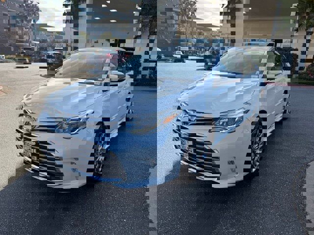 Used 2018 Toyota Avalon Limited image 6