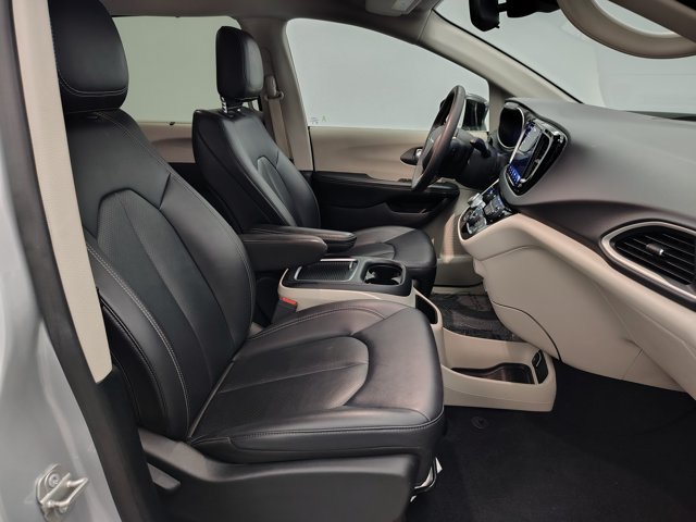 Used 2024 Chrysler Pacifica Touring-L FWD image 25