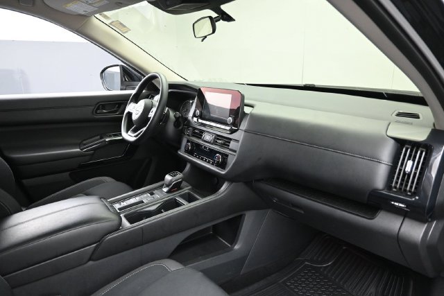 Used 2024 Nissan Pathfinder S FWD image 28