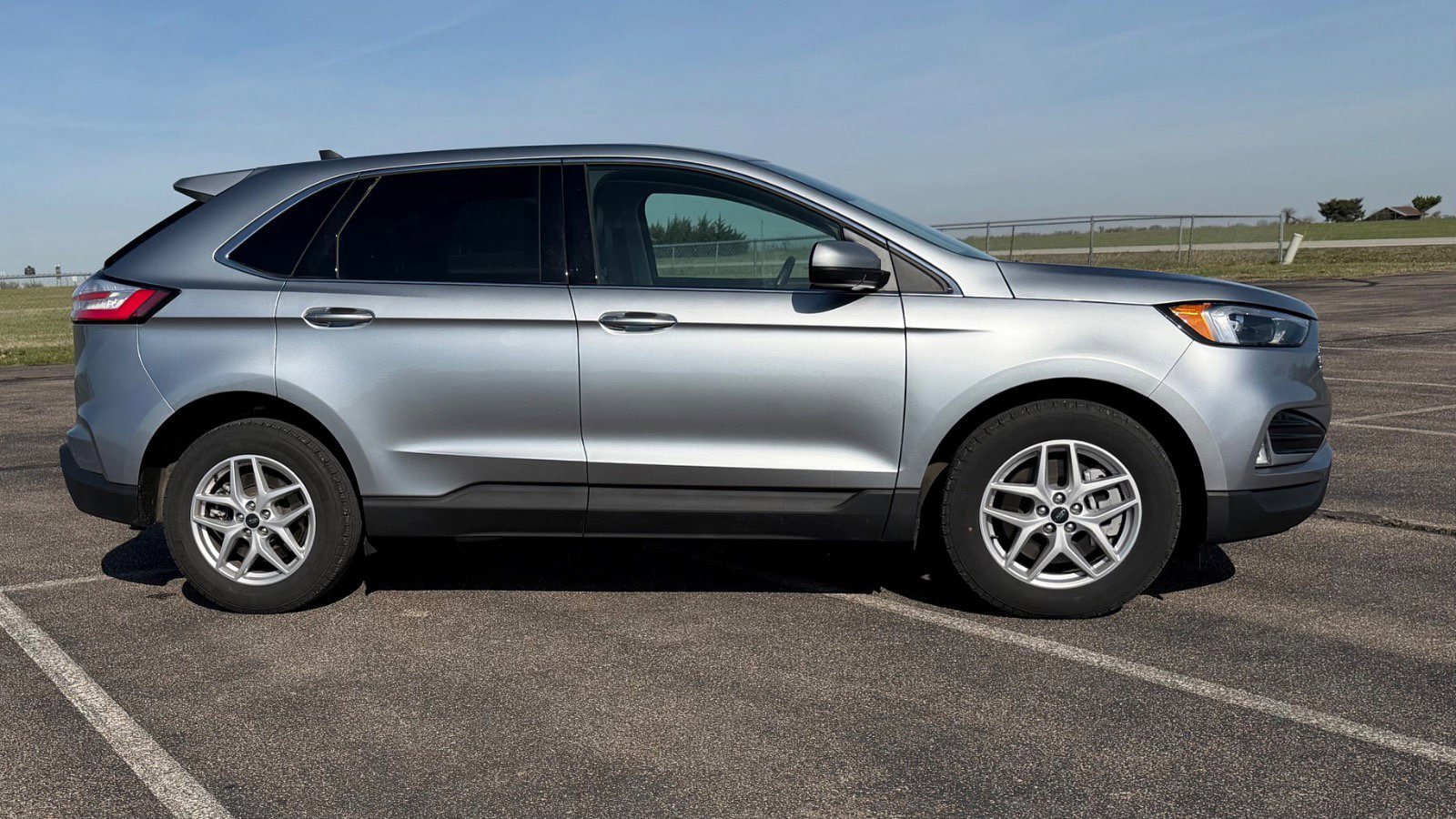 Certified 2024 Ford Edge SEL w/ Convenience Package AWD/4WD image 2