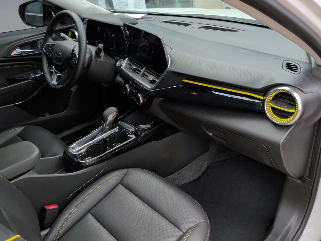 Used 2025 Chevrolet Trax ACTIV w/ Driver Confidence Package FWD image 17