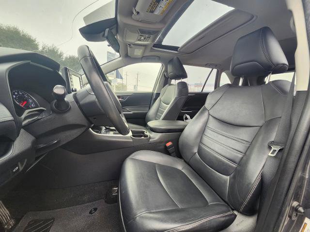 Used 2021 Toyota RAV4 XLE Premium image 7