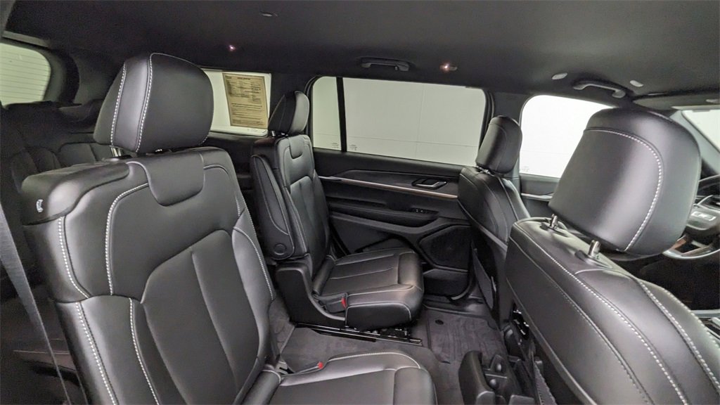 Used 2025 Jeep Grand Cherokee L Limited image 39