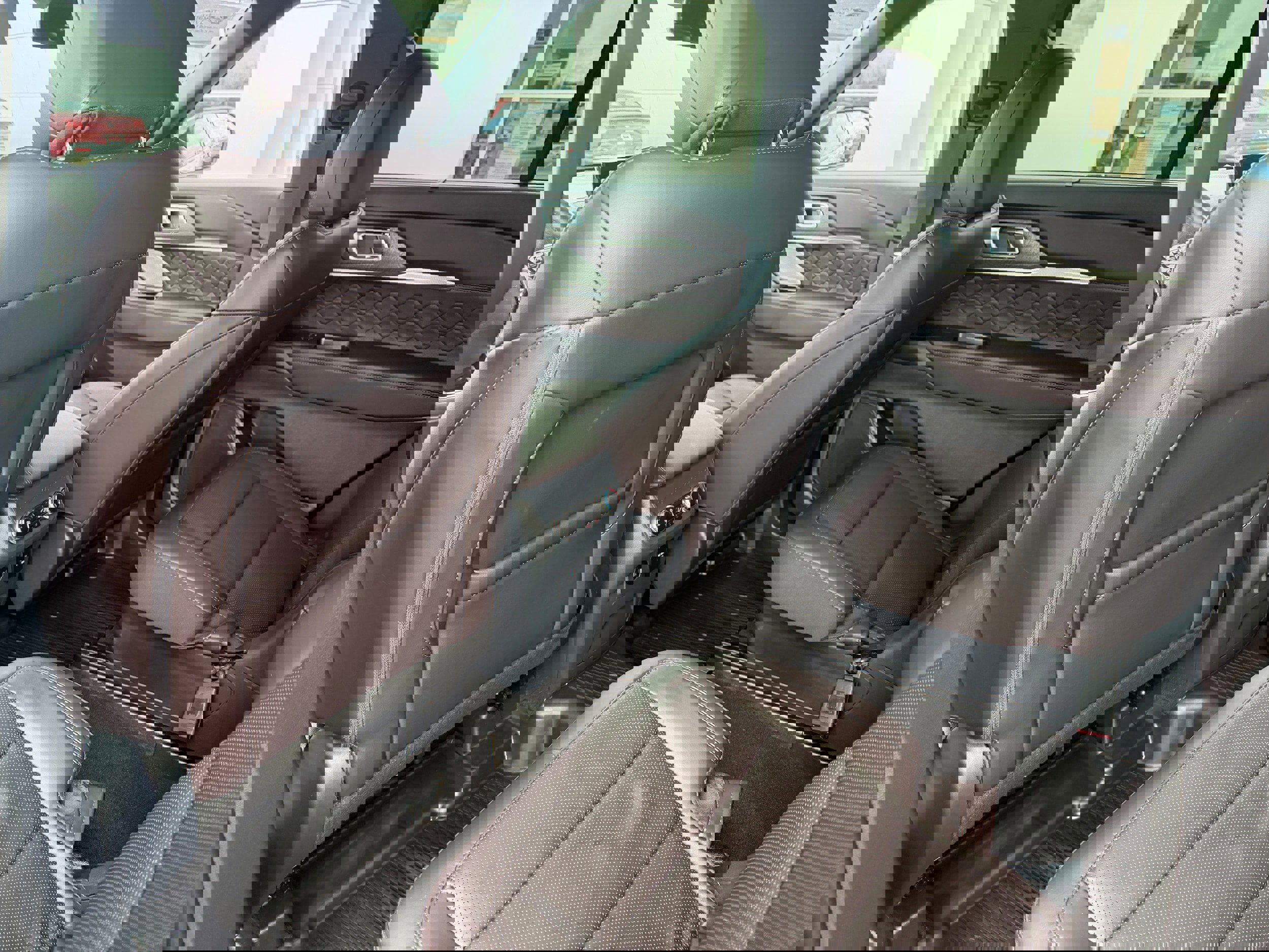 Certified 2025 Ford Explorer Platinum w/ Ultimate Package image 17