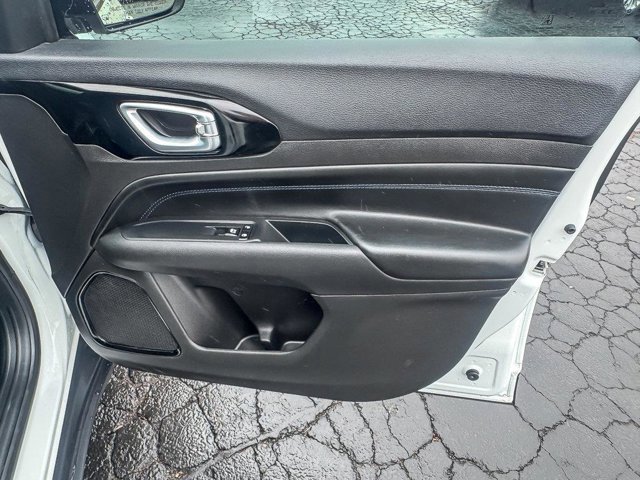 Used 2025 Jeep Compass Latitude w/ Altitude Special Edition image 28