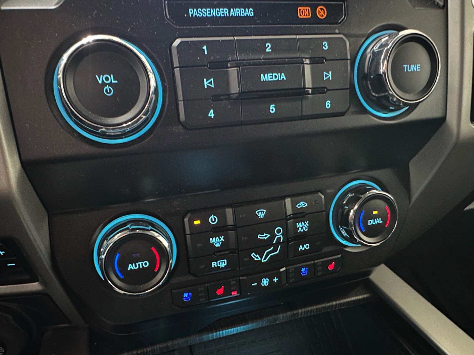 Certified 2021 Ford F250 Lariat w/ Tremor Off-Road Package image 43