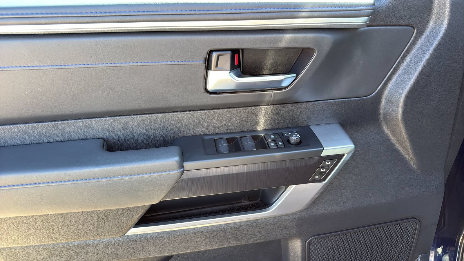 Used 2023 Toyota Tundra Platinum AWD/4WD image 11