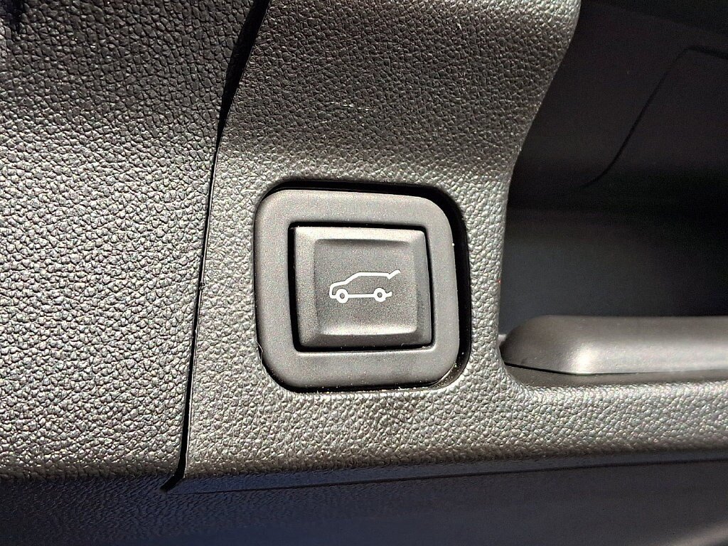 Used 2023 GMC Acadia SLT w/ Technology Package AWD/4WD image 30