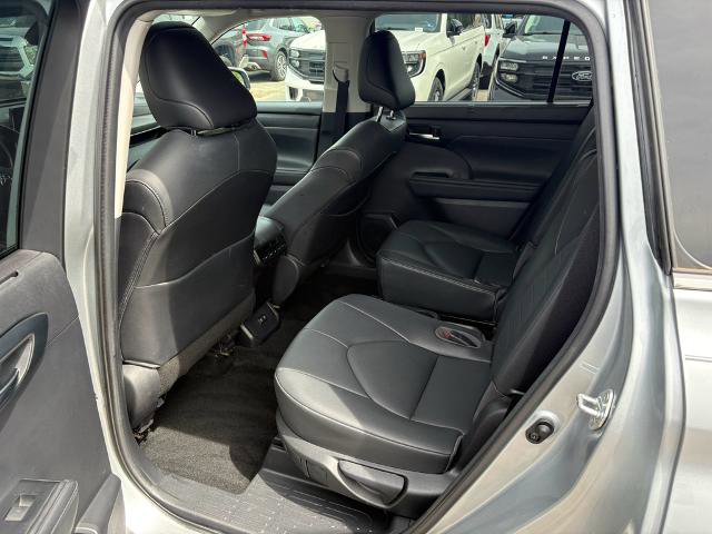 Used 2020 Toyota Highlander XLE AWD/4WD image 11