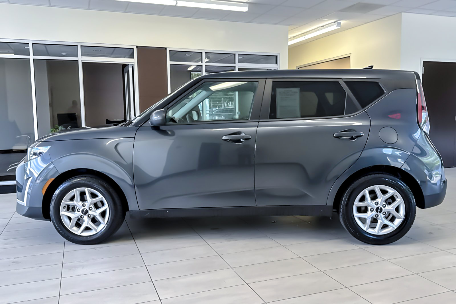 Used 2023 Kia Soul S FWD image 7