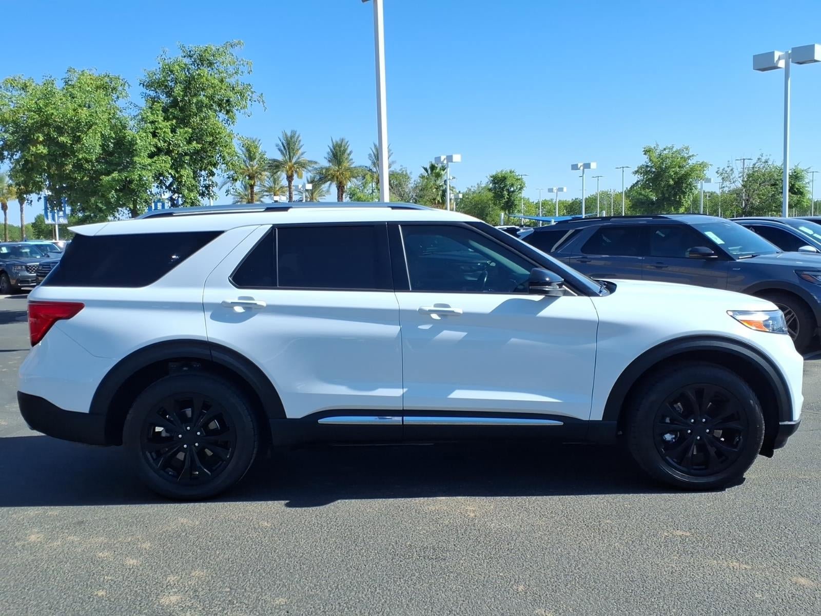 Certified 2022 Ford Explorer Limited w/ Equipment Group 301A AWD/4WD image 3