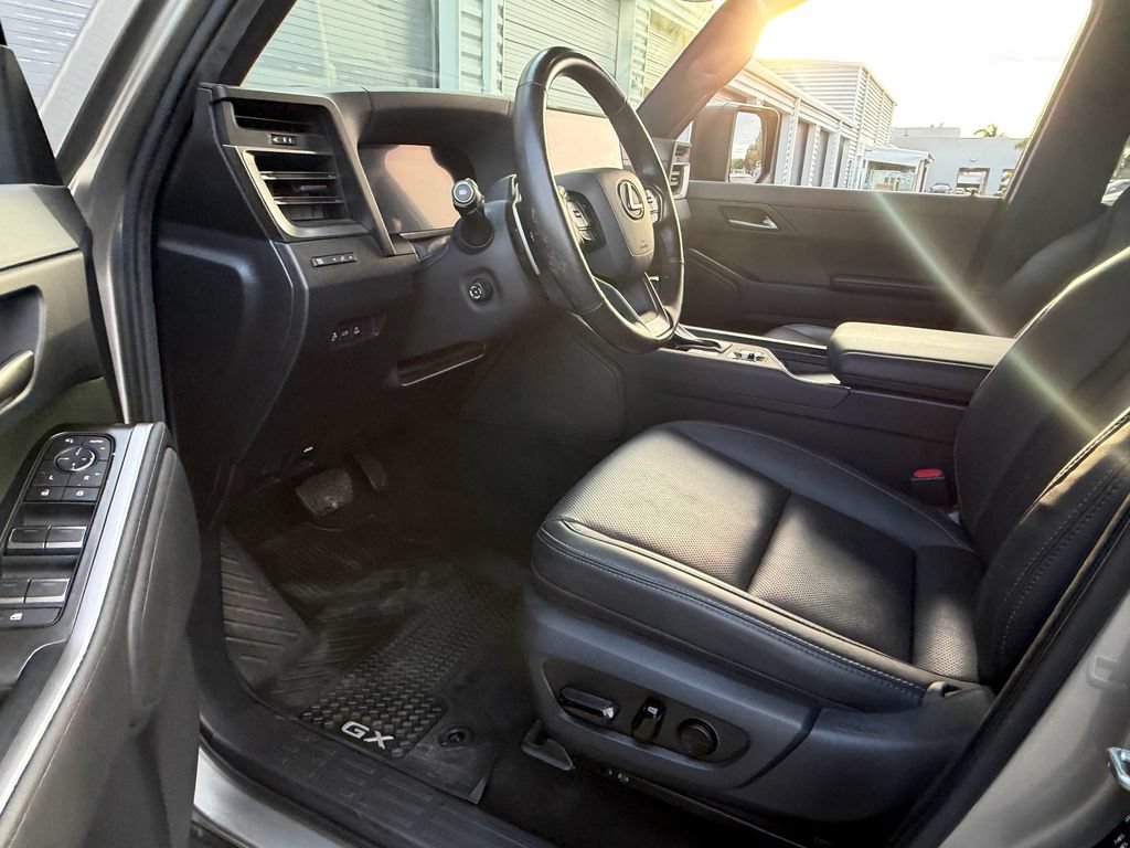 Used 2024 Lexus GX 550 AWD/4WD image 11