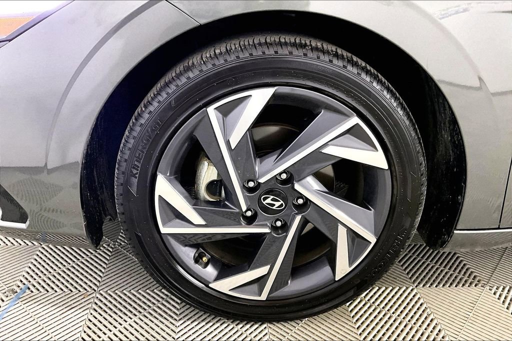 Used 2025 Hyundai Elantra SEL image 7