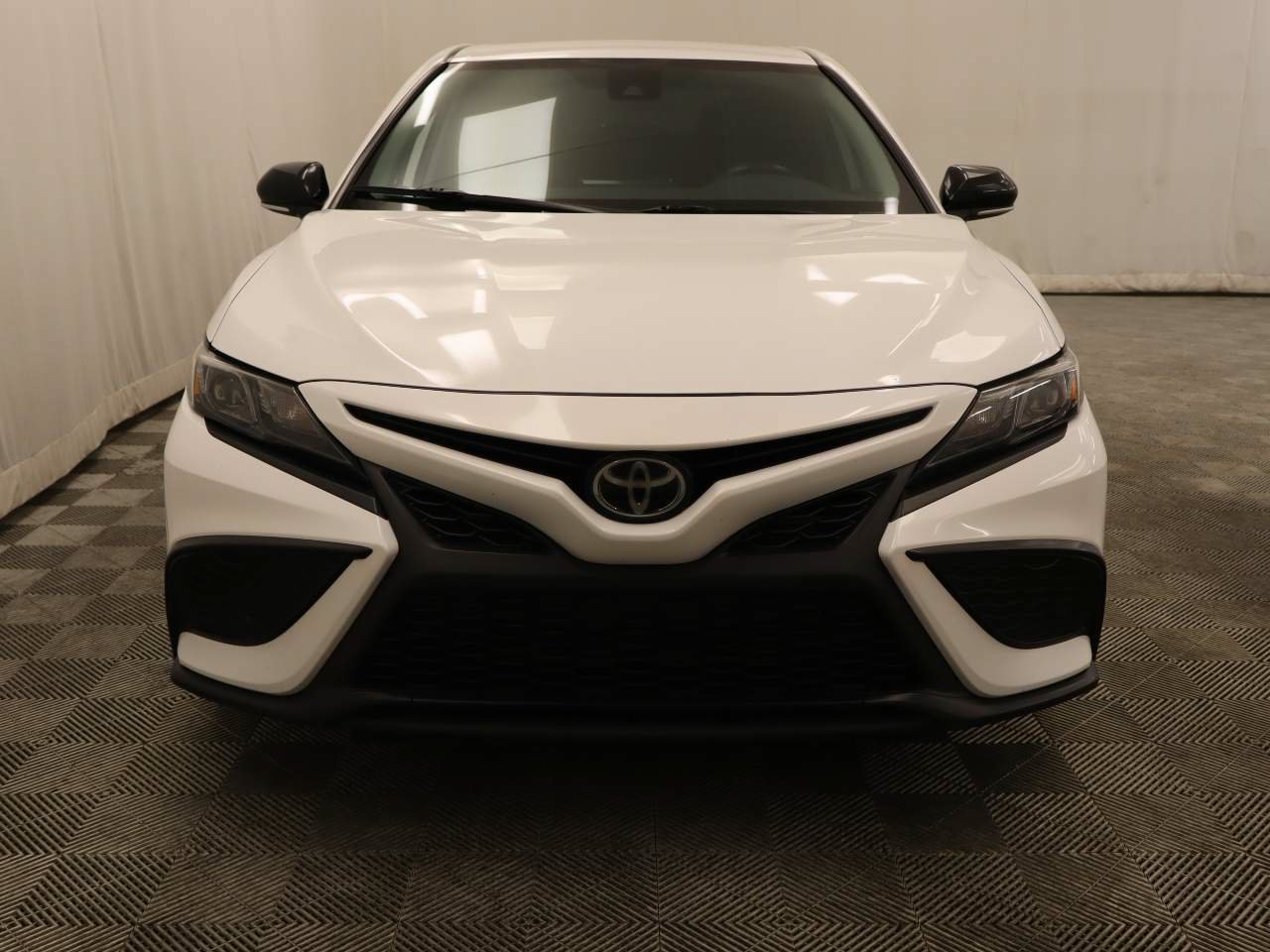 Used 2024 Toyota Camry SE FWD image 4