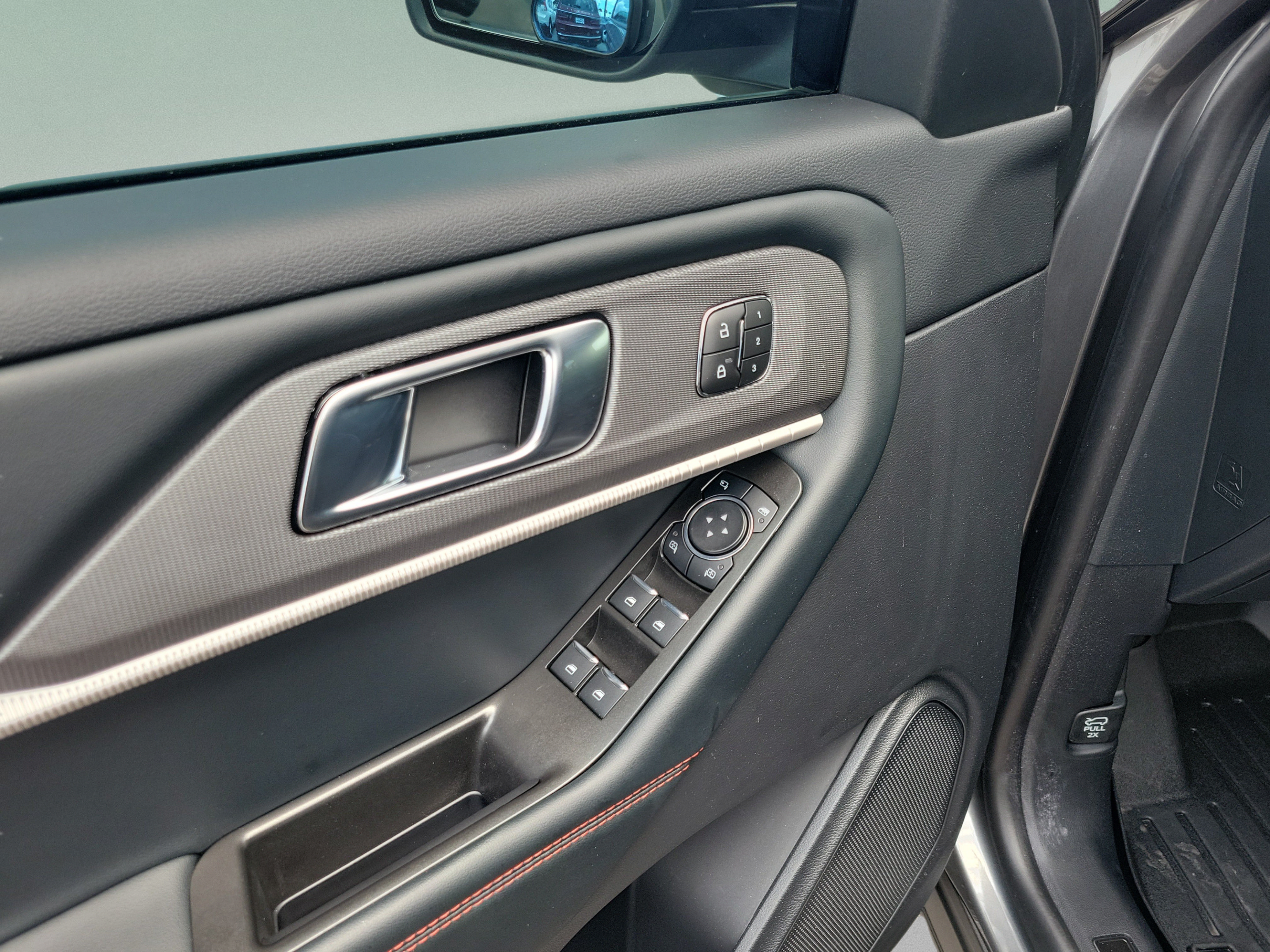 Certified 2025 Ford Explorer ST AWD/4WD image 15