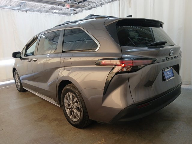 Used 2023 Toyota Sienna XLE image 2