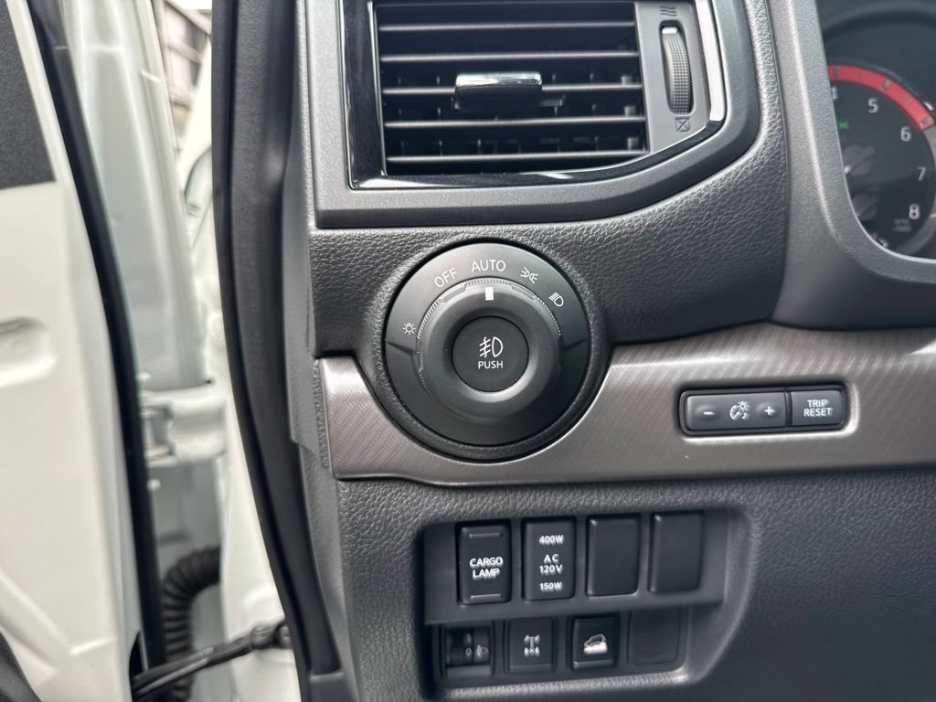 Used 2021 Nissan Titan PRO-4X w/ Pro-4x Convenience Package AWD/4WD image 10