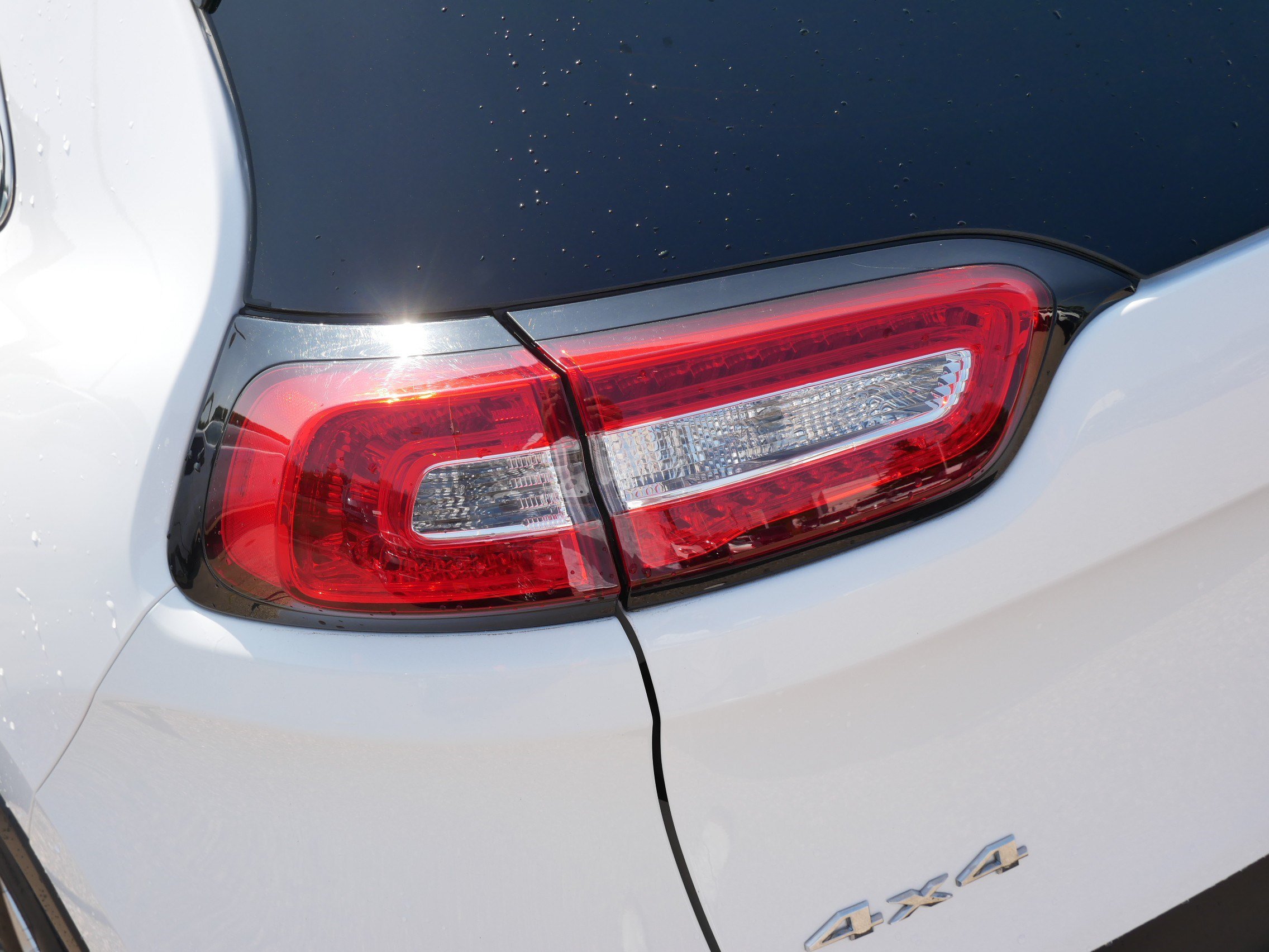 Used 2018 Jeep Cherokee Latitude w/ Safety Group AWD/4WD image 17